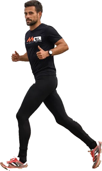 Gabriel Pozzo correndo com a camiseta do Método META